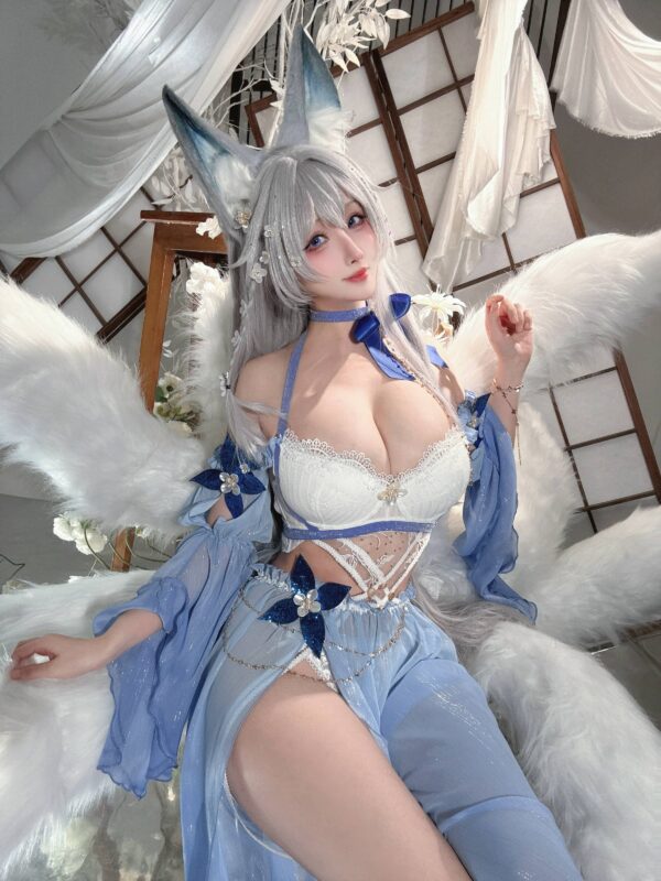 rioko凉凉子圣诞女孩COS:轻熟节日魅力与视觉张力完美呈现 rioko凉凉子圣诞女孩COS:轻熟节日魅力与视觉张力完美呈现