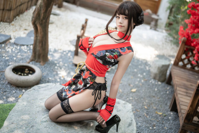 蜜汁猫裘丝袜版忍者COS赏析：演绎影子之下的灵动与冷感