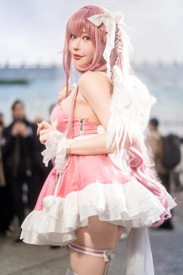 白田麻衣桃乐丝COS：胜利女神·妮姬的天使惊艳亮相FF现场