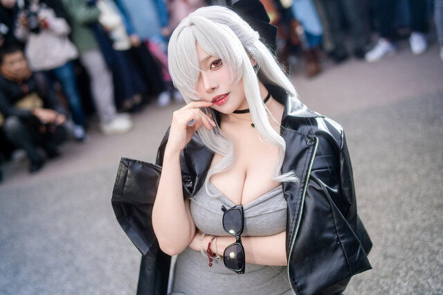 葵Aoi灰姑娘COS惊艳全场！演绎现实版胜利女神的优雅魅力