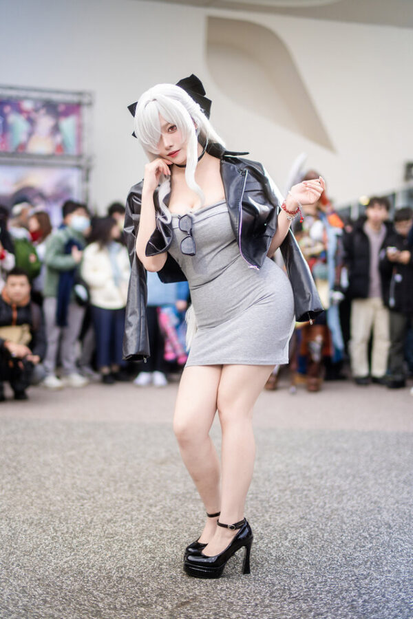 葵Aoi灰姑娘COS惊艳全场！演绎现实版胜利女神的优雅魅力