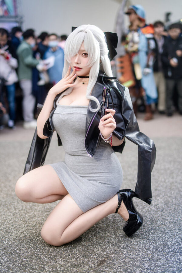 葵Aoi灰姑娘COS惊艳全场！演绎现实版胜利女神的优雅魅力