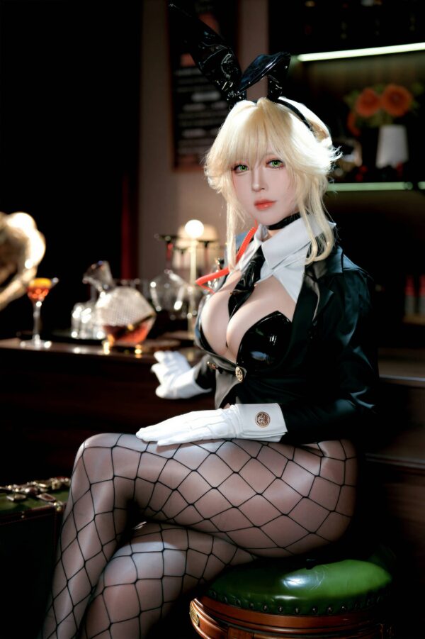 BANBANKO半半子兔女郎COS:演绎爱德的冷静掌控感与优雅 BANBANKO半半子兔女郎COS:演绎爱德的冷静掌控感与优雅