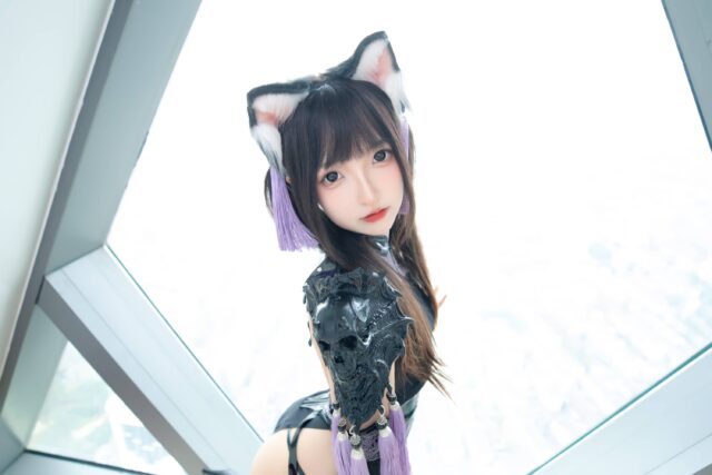 神楽坂真冬猫女旗袍COS:演绎黑紫旗袍下的灵动与危险气息 神楽坂真冬猫女旗袍COS:演绎黑紫旗袍下的灵动与危险气息