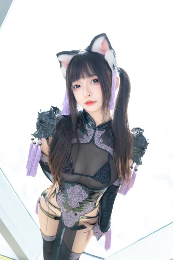 神楽坂真冬猫女旗袍COS:演绎黑紫旗袍下的灵动与危险气息 神楽坂真冬猫女旗袍COS:演绎黑紫旗袍下的灵动与危险气息