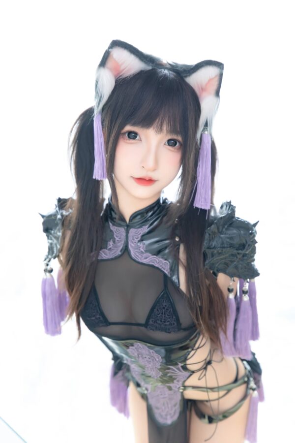 神楽坂真冬猫女旗袍COS:演绎黑紫旗袍下的灵动与危险气息 神楽坂真冬猫女旗袍COS:演绎黑紫旗袍下的灵动与危险气息