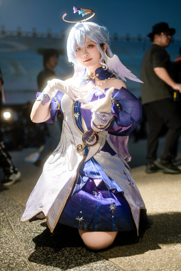 Heli_禾秝知更鸟COS｜演绎星穹铁道夜色舞台上的治愈天使