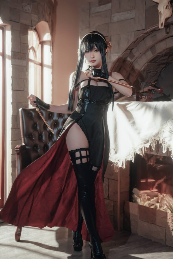 间谍过家家清水由乃COS：演绎冷感美人约尔的优雅与危险感