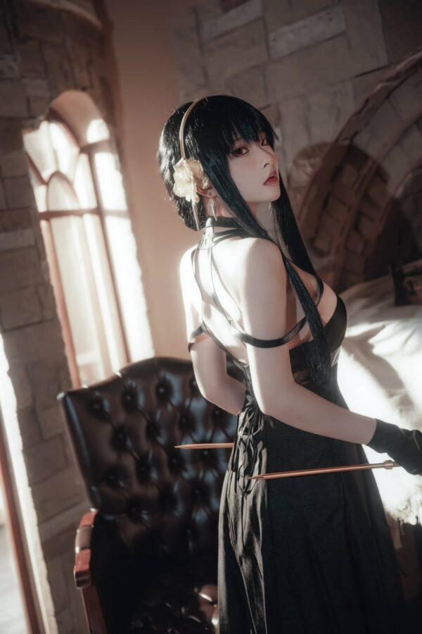 间谍过家家清水由乃COS：演绎冷感美人约尔的优雅与危险感