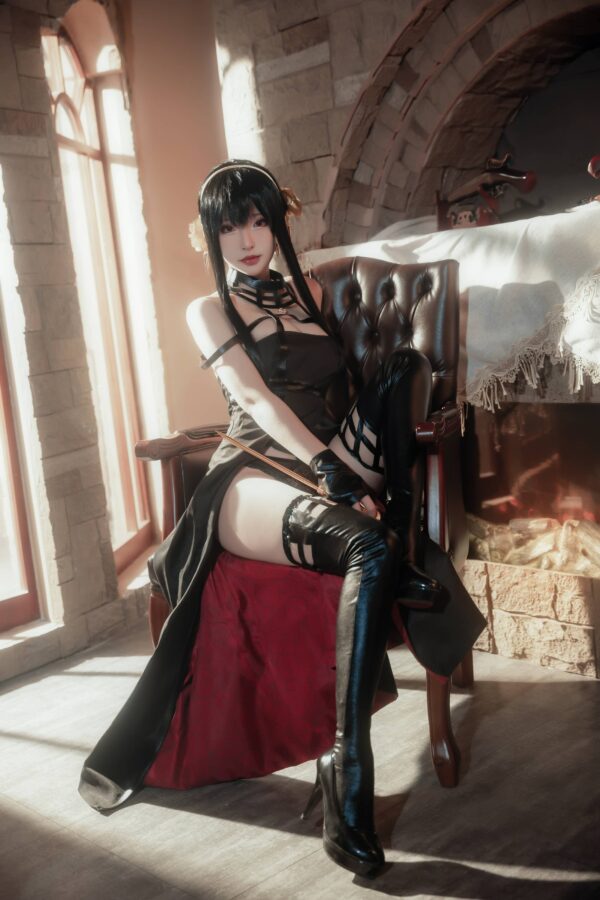 间谍过家家清水由乃COS：演绎冷感美人约尔的优雅与危险感