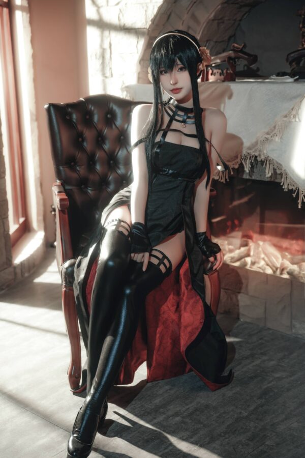 间谍过家家清水由乃COS：演绎冷感美人约尔的优雅与危险感