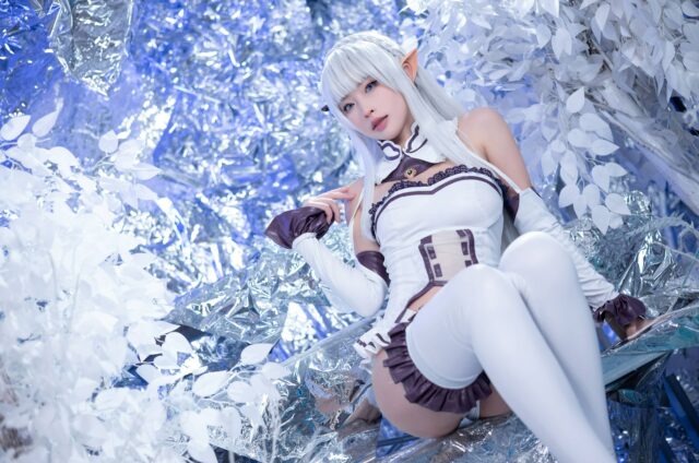 异世界生活艾米莉亚COS：清水由乃演绎精灵的温柔与距离感