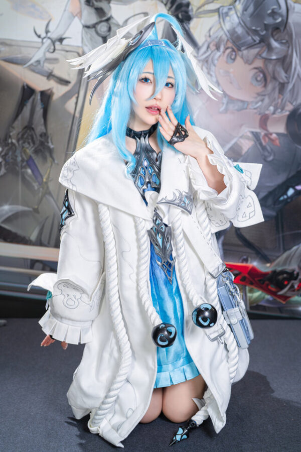 Hikabebe菲娜COS：デナアビ梦幻蓝发与温柔微笑的完美融合