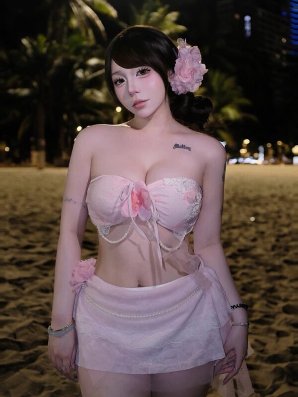 厌倦了角色扮演？顶流Coser海滩纯欲风照片曝光反差萌顶不住