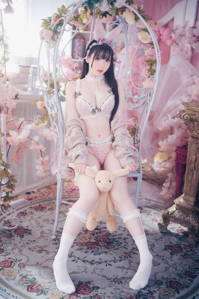 冬日毛衣Fluffy Bunny:霜月shimo兔女郎cos演绎高级感纯欲 冬日毛衣Fluffy Bunny:霜月shimo兔女郎cos演绎高级感纯欲