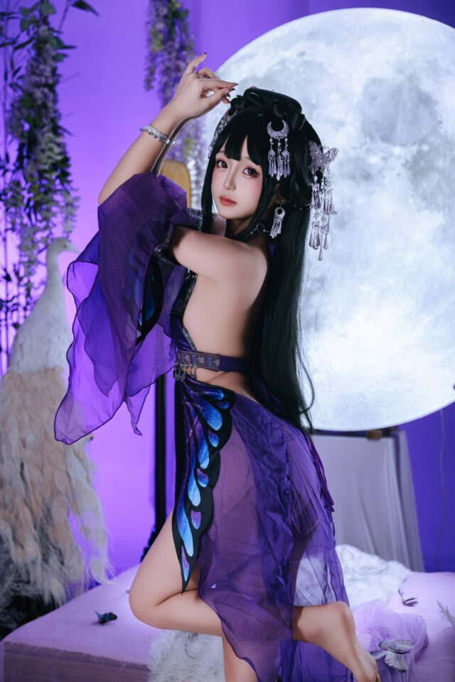 日奈娇苗疆巫女COS：演绎月光下的紫纱轻纱流苏与神秘仪式