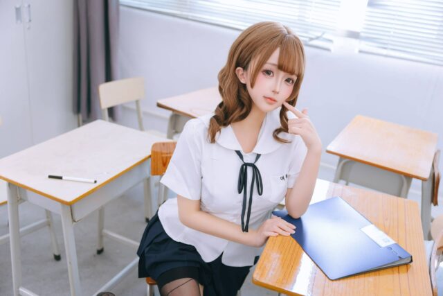 静谧的秩序：日奈娇·心理委员COS在克制中绽放健康的性感