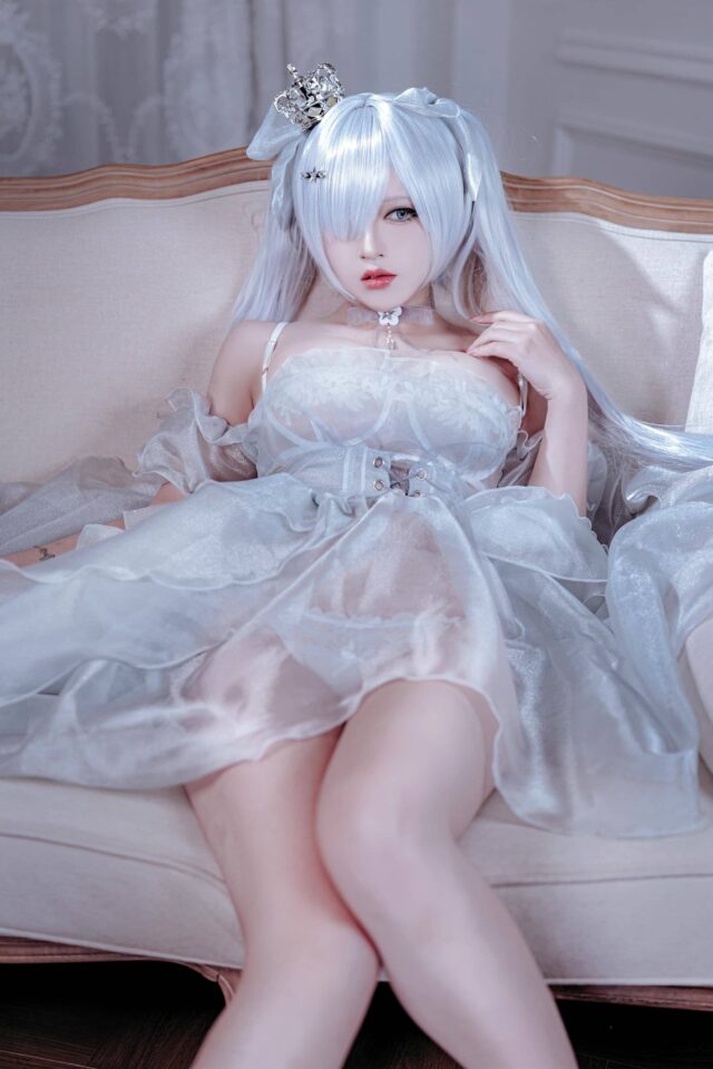 水晶公主版灰姑娘COS:半半子演绎胜利女神的纯欲美学巅峰 水晶公主版灰姑娘COS:半半子演绎胜利女神的纯欲美学巅峰