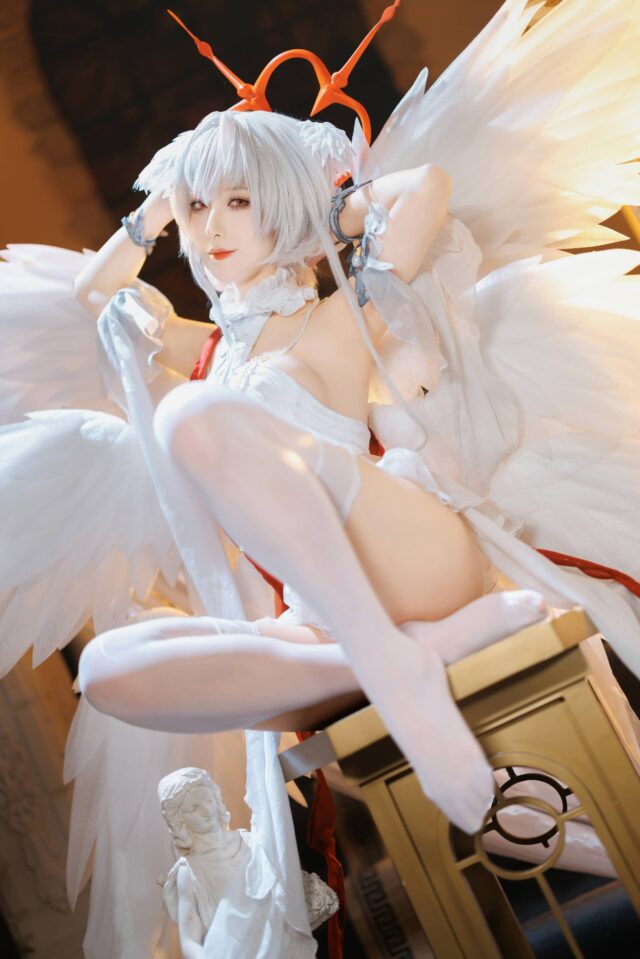 封疆疆v珍珠号COS:碧蓝航线白羽翼下的神圣与极限制服张力 封疆疆v珍珠号COS:碧蓝航线白羽翼下的神圣与极限制服张力