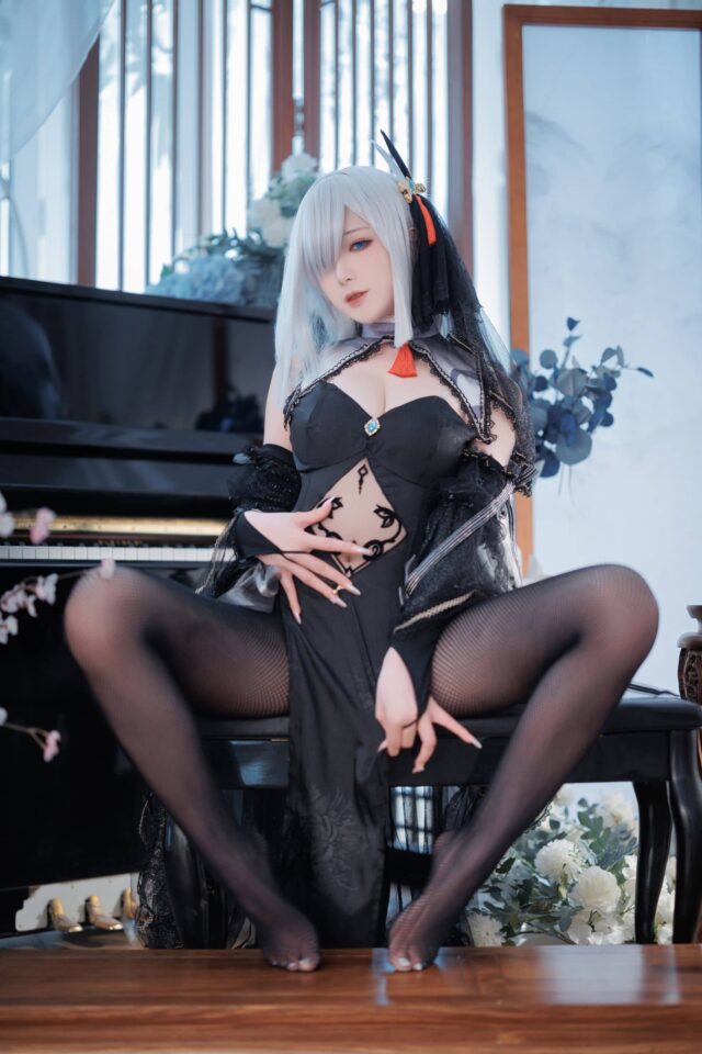 孤高之镜与凡尘华章：封疆疆v原神·申鹤cos同人礼服美学赏析