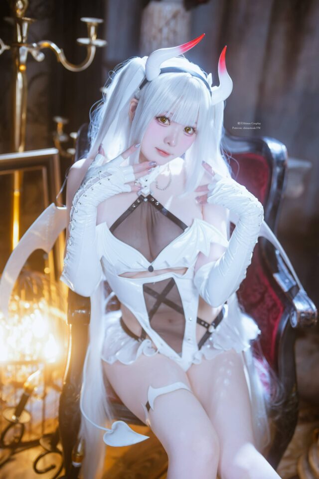 霜月shimo白色恶魔COS：Blanc Demon的冰雪纯净与致命危险