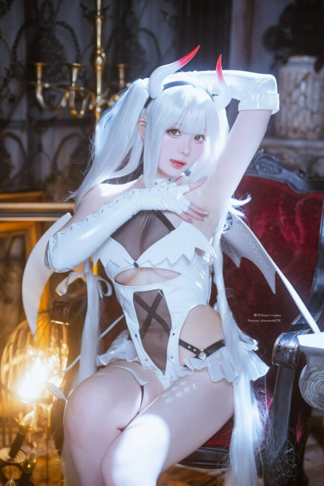 霜月shimo白色恶魔COS：Blanc Demon的冰雪纯净与致命危险