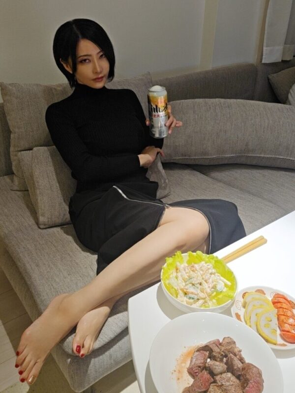 生化危机月岛凯COS：艾达·王从游戏屏幕走进现实的魅力特工