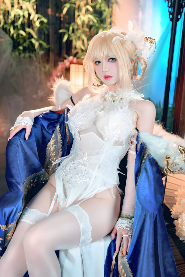 半半子的灯花祝装贞德COS：神级演绎圣洁与高贵的破壁交融