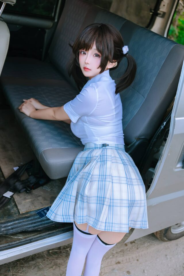 日奈娇JK女高中生COS赏析：青春气息与氛围张力的完美融合