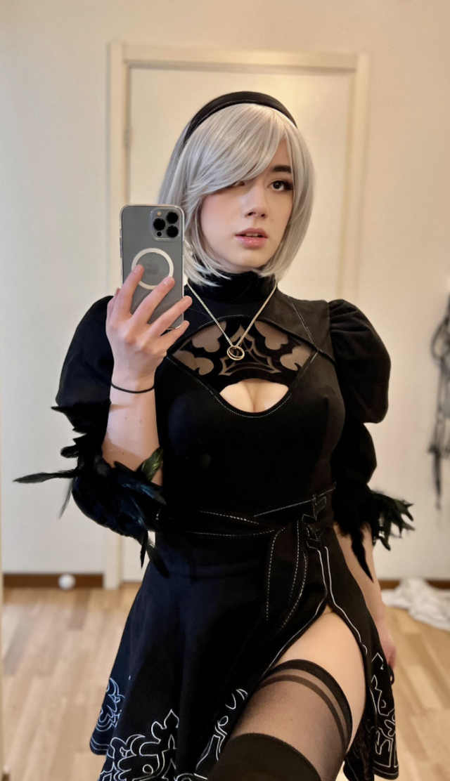 从冷艳2B到狂野战斧:游戏主播靠个性化cosplay玩转视觉美学 从冷艳2B到狂野战斧:游戏主播靠个性化cosplay玩转视觉美学