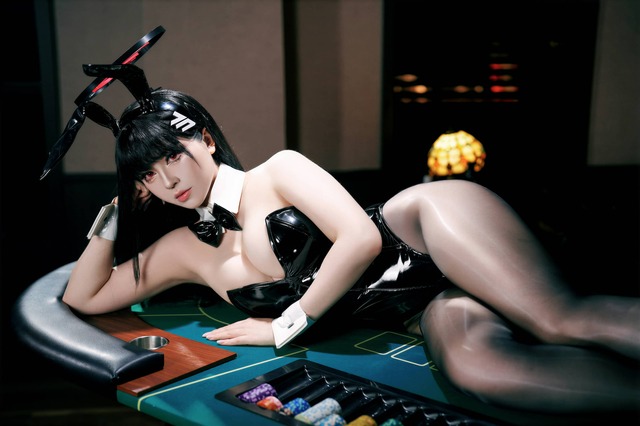 兔女郎版调月莉音cos赏析：半半子的冷艳光影博弈与灵魂还原