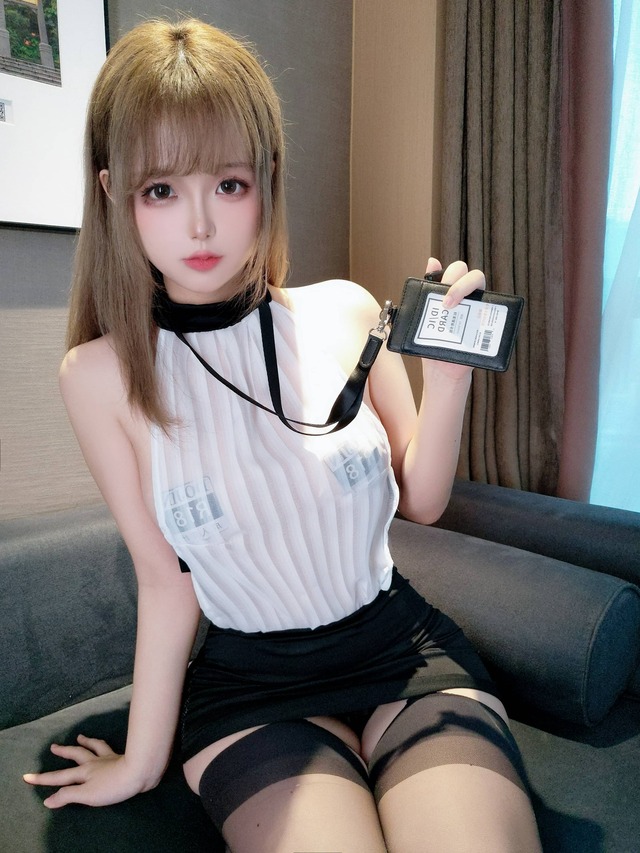 日奈娇小秘书cos赏析：原创秘书主题下的生活感与职业感并存
