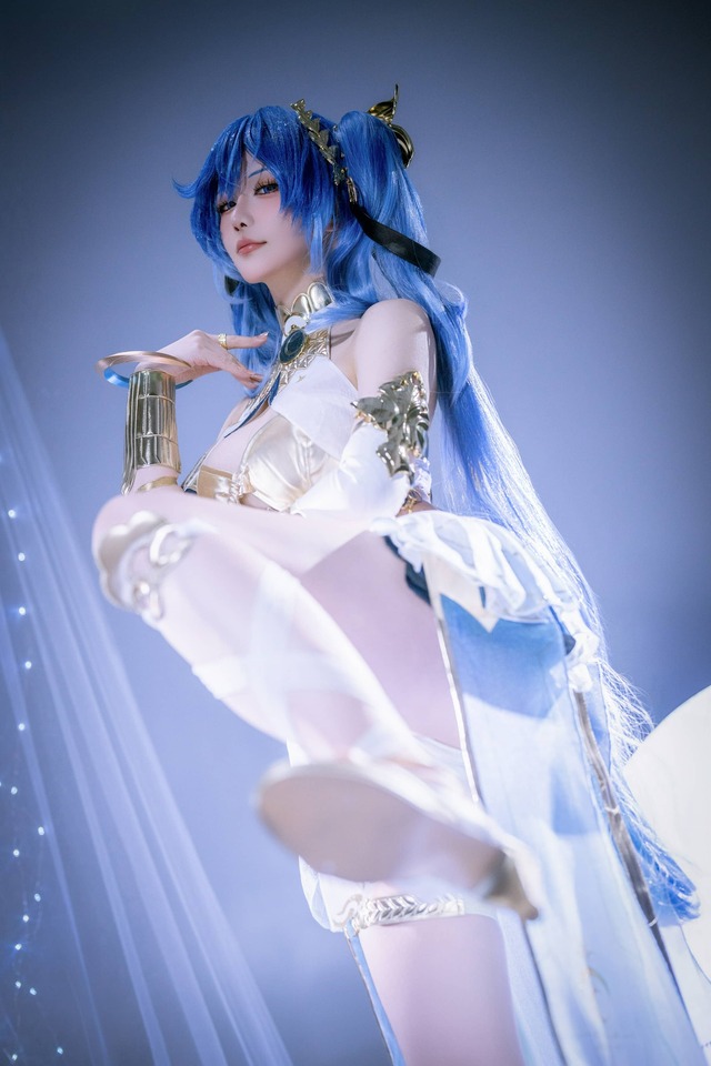鸣潮尤诺·原服COS|星之迟迟演绎清冷星芒与电影级末世神性 鸣潮尤诺·原服COS|星之迟迟演绎清冷星芒与电影级末世神性