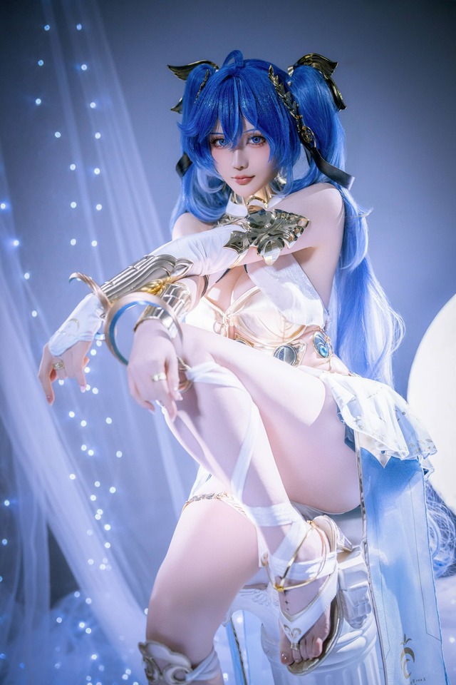 鸣潮尤诺·原服COS|星之迟迟演绎清冷星芒与电影级末世神性 鸣潮尤诺·原服COS|星之迟迟演绎清冷星芒与电影级末世神性
