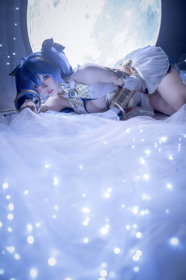 鸣潮尤诺·原服COS|星之迟迟演绎清冷星芒与电影级末世神性 鸣潮尤诺·原服COS|星之迟迟演绎清冷星芒与电影级末世神性