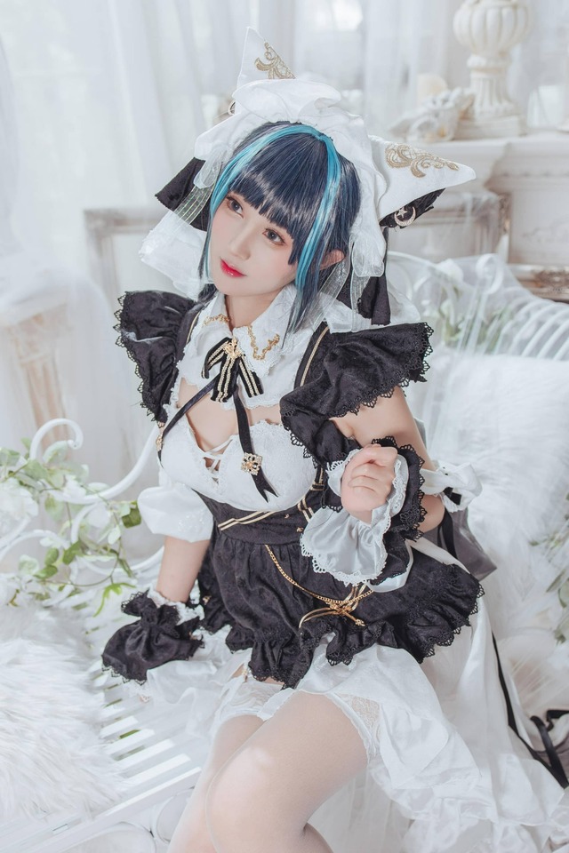 碧蓝航线白色白日梦的呢喃:羽生三未柴郡女仆高定级cos美学 碧蓝航线白色白日梦的呢喃:羽生三未柴郡女仆高定级cos美学