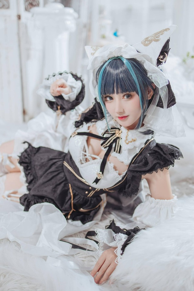 碧蓝航线白色白日梦的呢喃:羽生三未柴郡女仆高定级cos美学 碧蓝航线白色白日梦的呢喃:羽生三未柴郡女仆高定级cos美学