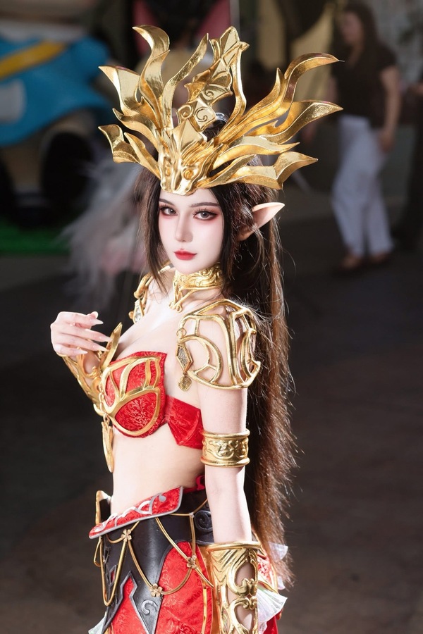 美杜莎女王COS惊艳全场!潘黄天诗完美演绎斗破苍穹蛇族女王 美杜莎女王COS惊艳全场!潘黄天诗完美演绎斗破苍穹蛇族女王