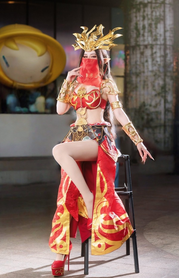 美杜莎女王COS惊艳全场!潘黄天诗完美演绎斗破苍穹蛇族女王 美杜莎女王COS惊艳全场!潘黄天诗完美演绎斗破苍穹蛇族女王