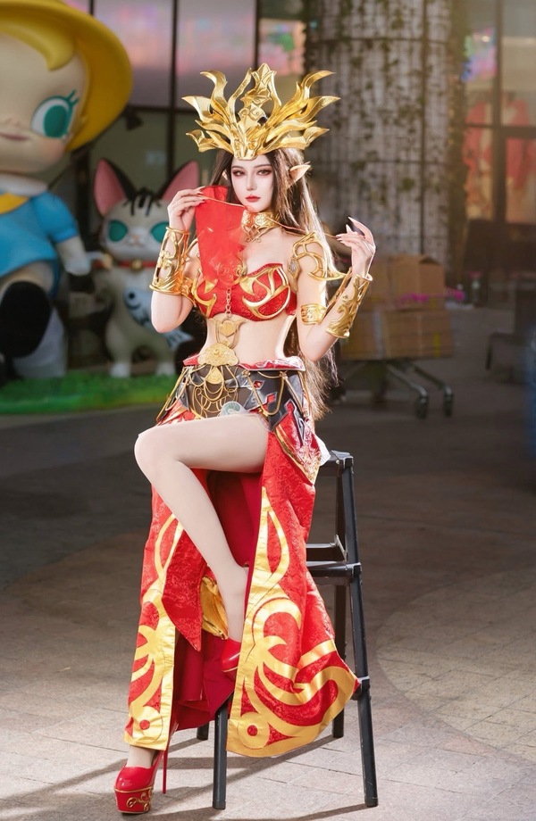 美杜莎女王COS惊艳全场!潘黄天诗完美演绎斗破苍穹蛇族女王 美杜莎女王COS惊艳全场!潘黄天诗完美演绎斗破苍穹蛇族女王