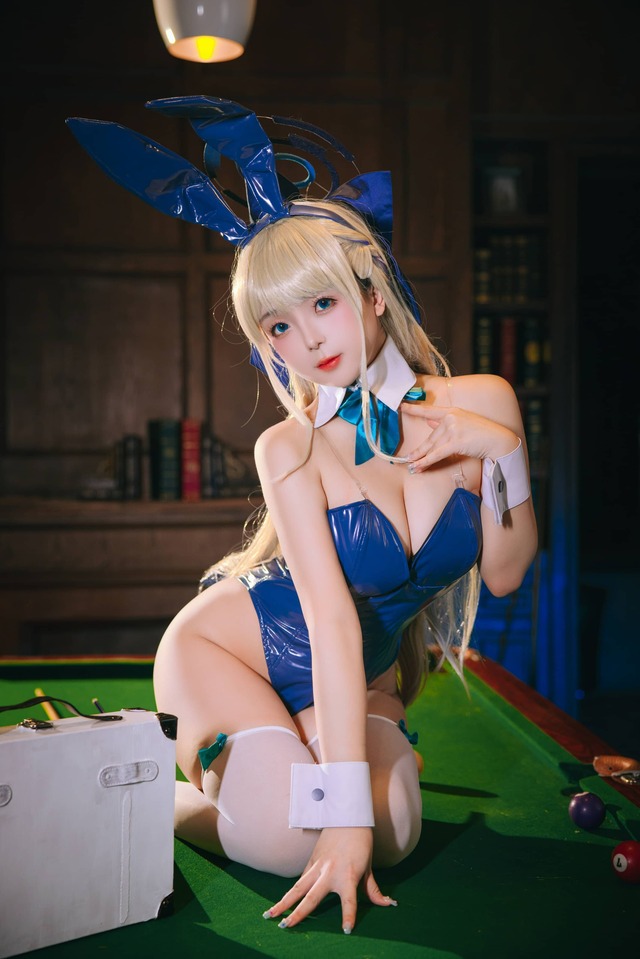 蔚蓝档案飞鸟马时：日奈娇兔女郎cos还原冷静优雅角色魅力
