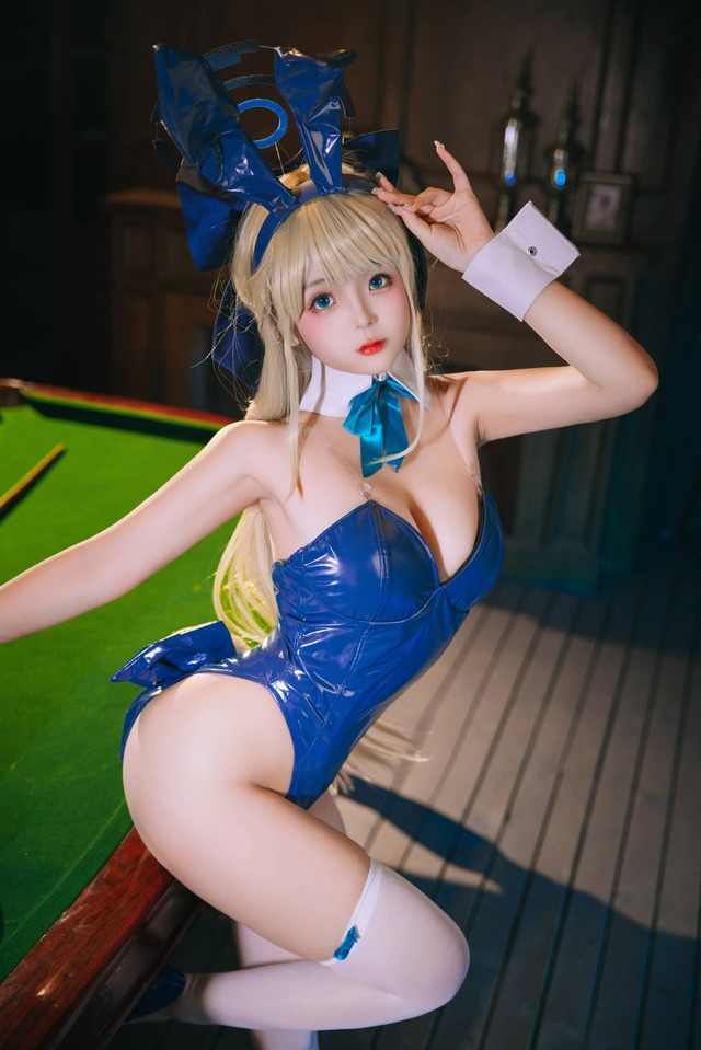 蔚蓝档案飞鸟马时：日奈娇兔女郎cos还原冷静优雅角色魅力
