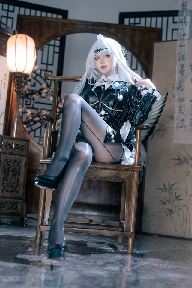 屿鱼Yukako仪玄cos:墨形影踪东方暗色美学下的冷艳掌控力 屿鱼Yukako仪玄cos:墨形影踪东方暗色美学下的冷艳掌控力