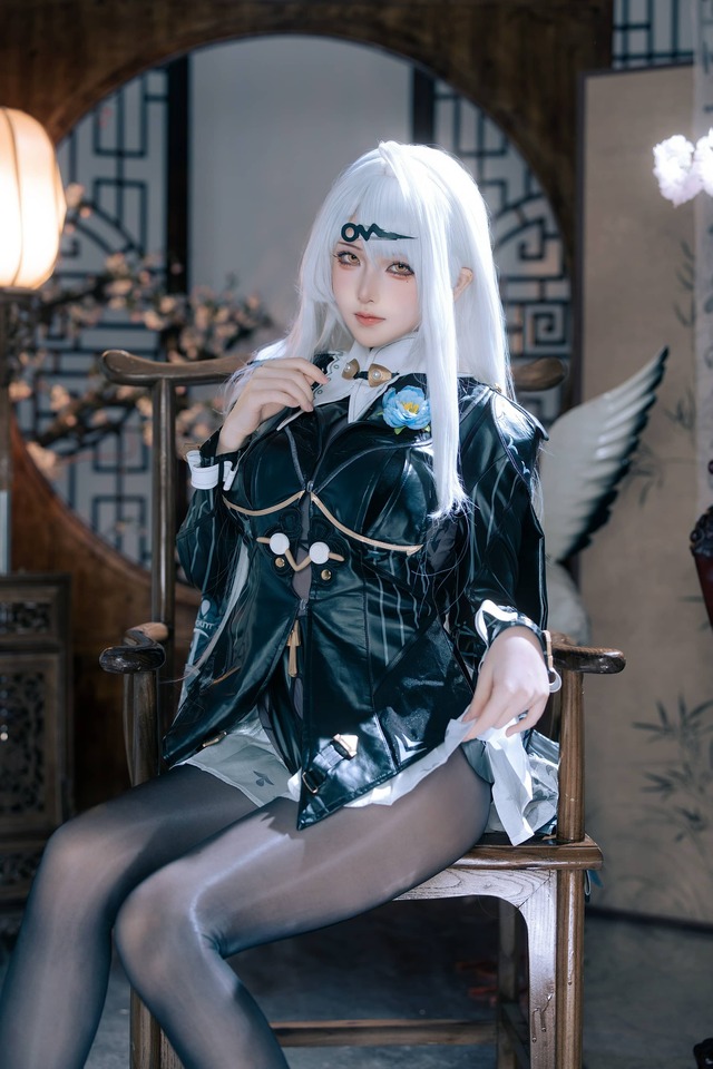 屿鱼Yukako仪玄cos:墨形影踪东方暗色美学下的冷艳掌控力 屿鱼Yukako仪玄cos:墨形影踪东方暗色美学下的冷艳掌控力