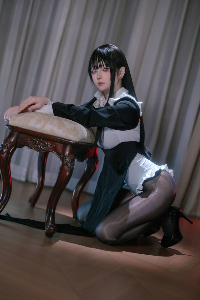 屿鱼Yukako丝袜修女COS:黑白修女服下的冷感与镜头表现力 屿鱼Yukako丝袜修女COS:黑白修女服下的冷感与镜头表现力