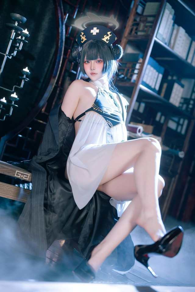 山海经会长的反差魅力!屿鱼Yukako妃咲COS冷艳制服天花板 山海经会长的反差魅力!屿鱼Yukako妃咲COS冷艳制服天花板
