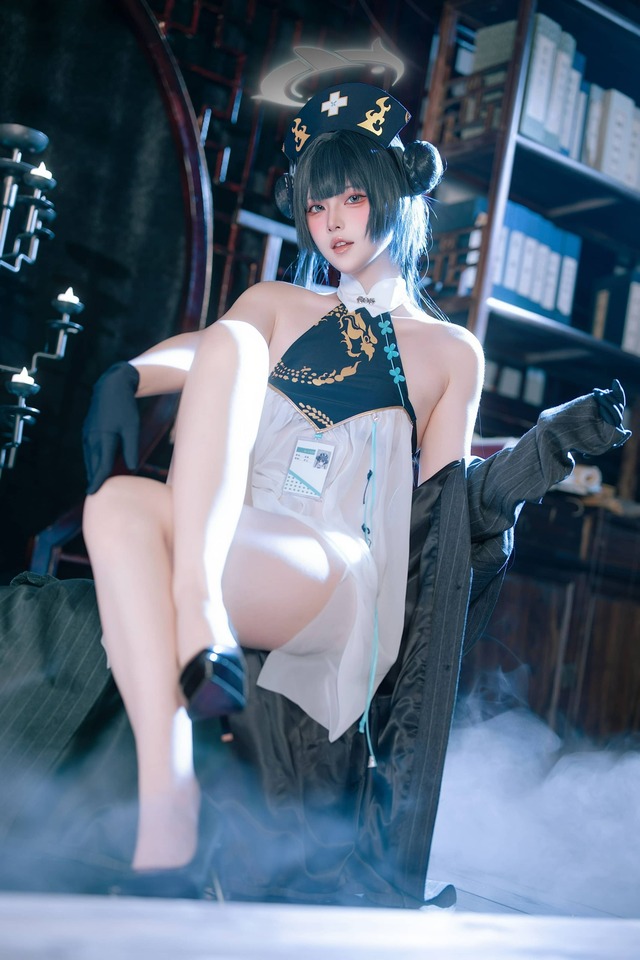 山海经会长的反差魅力!屿鱼Yukako妃咲COS冷艳制服天花板 山海经会长的反差魅力!屿鱼Yukako妃咲COS冷艳制服天花板