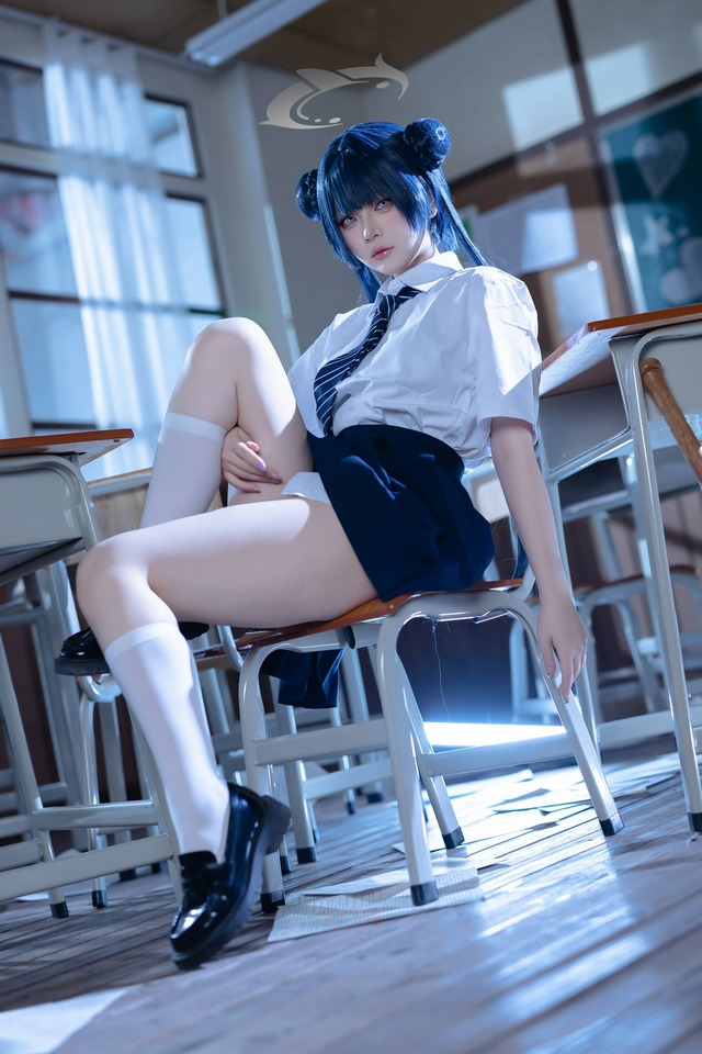 蔚蓝档案JK版妃咲COS:屿鱼Yukako打造高还原冷调校园少女 蔚蓝档案JK版妃咲COS:屿鱼Yukako打造高还原冷调校园少女