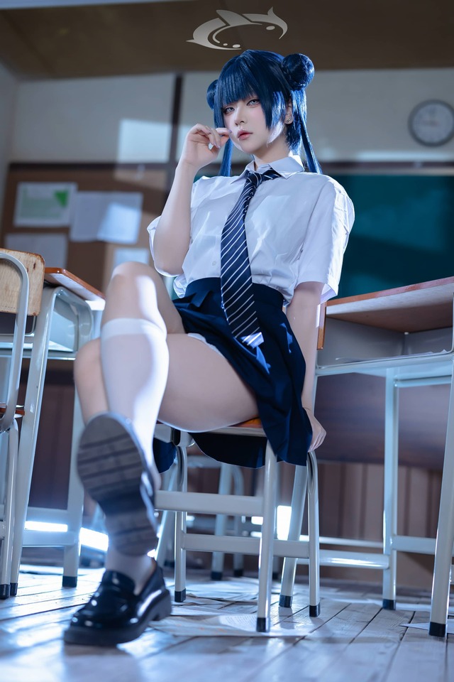 蔚蓝档案JK版妃咲COS:屿鱼Yukako打造高还原冷调校园少女 蔚蓝档案JK版妃咲COS:屿鱼Yukako打造高还原冷调校园少女