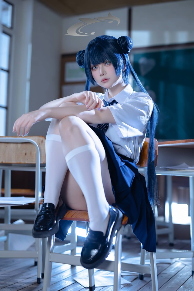 蔚蓝档案JK版妃咲COS:屿鱼Yukako打造高还原冷调校园少女 蔚蓝档案JK版妃咲COS:屿鱼Yukako打造高还原冷调校园少女
